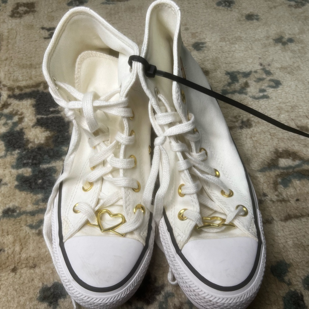 Converse Chuck Taylor All Star High White Valentine's Day 2023 - Picture 4 of 9